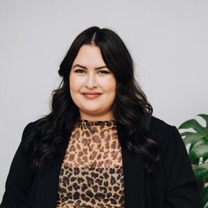 Meet your Posher, Jacenia